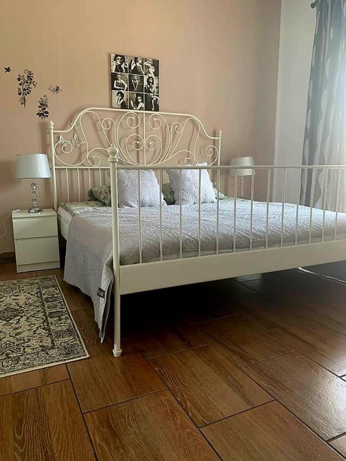 سبليت Studio Apartmant Leona With Parking Place المظهر الخارجي الصورة