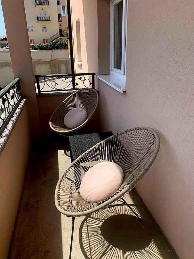 سبليت Studio Apartmant Leona With Parking Place المظهر الخارجي الصورة